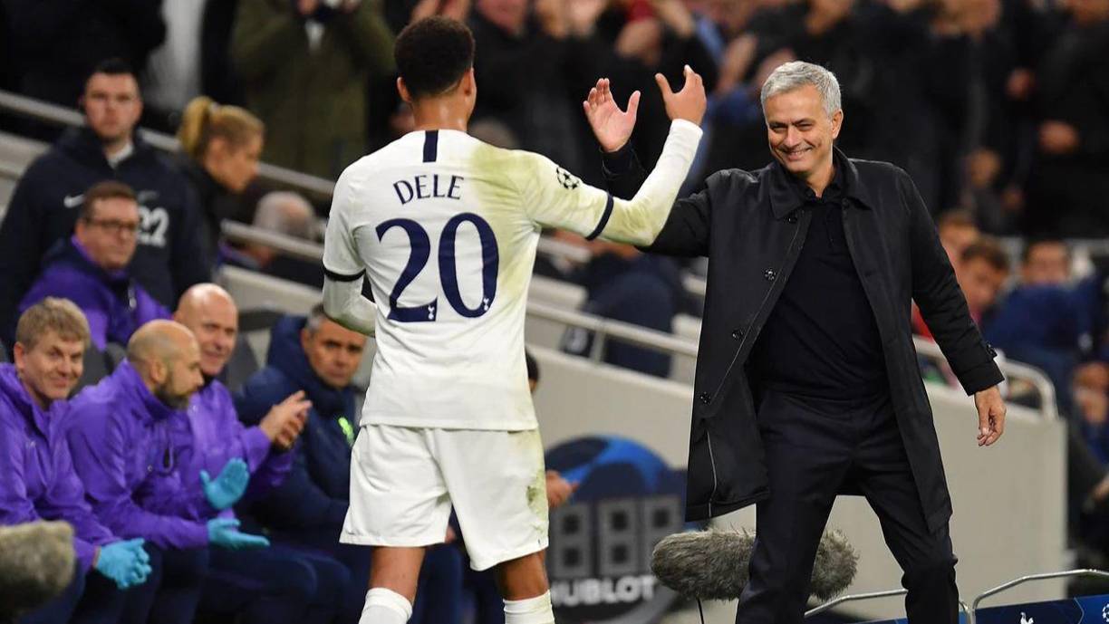 “El tiempo vuela. Y un día te arrepentirás, creo, si no alcanzas lo que puedes alcanzar. Deberías exigirte más de ti mismo, no yo exigirte a ti, no yo. Ni nadie. Tú. Te tienes que pedir más a ti mismo”, dijo en un documental.