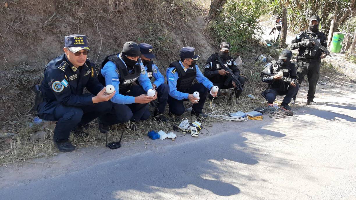 Según el reporte policial, las maras y pandillas también ven los vehículos de mercadería, los camiones que están ingresando o buses de escuelas, están viendo todo lo que pasa en la vía pública de las colonias.