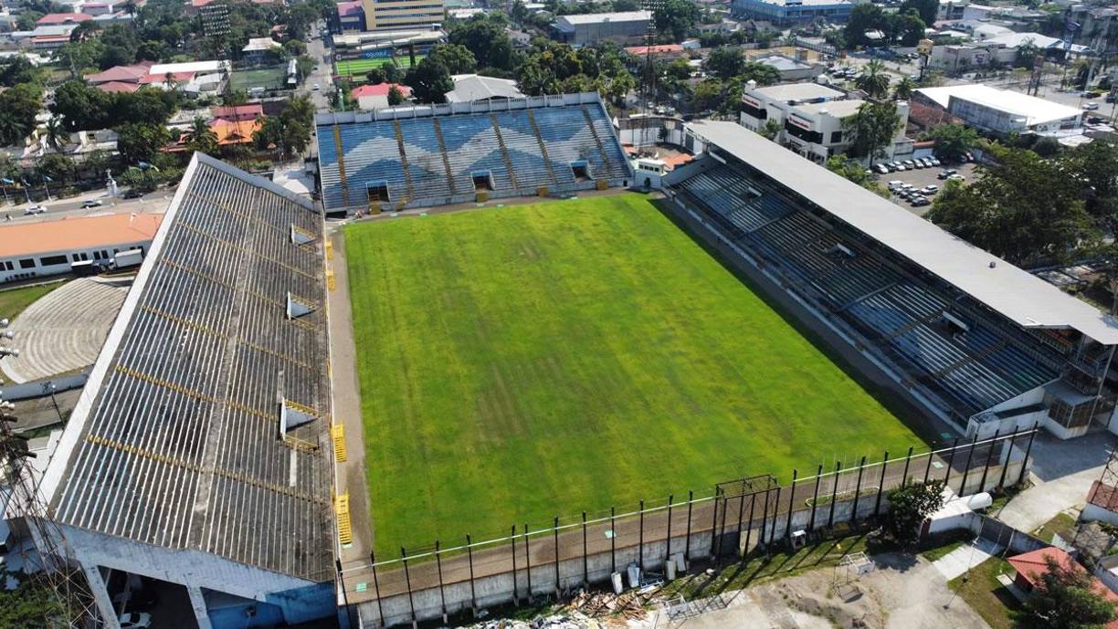 Mario Moncada reveló que la nueva cancha del estadio Morazán está contaminada.