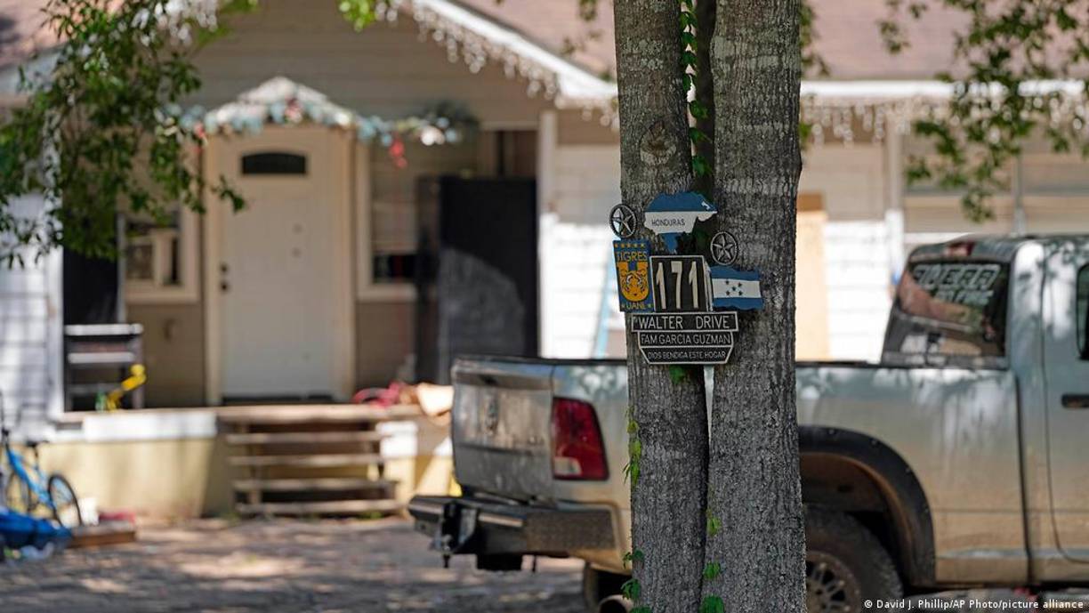 En cinco ocasiones, la persona que respondió aseguró que había ayuda en camino. Y entonces, entre 10 y 20 minutos después de que García hubiera vuelto de la casa de Oropeza, el hombre empezó a correr hacia él mientras recargaba.