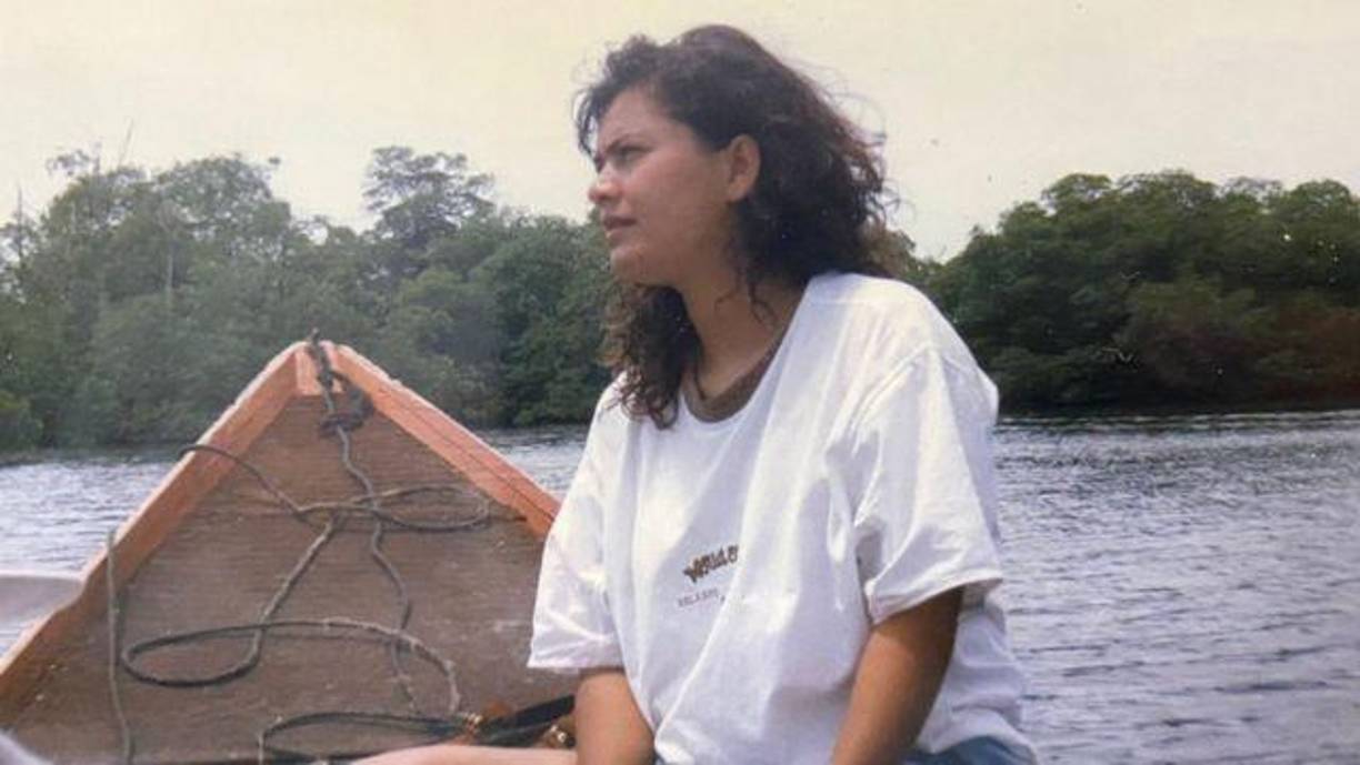 Un día ella me dijo: “Sería tan bueno que yo pudiera solicitar la eutanasia”. Y pues yo no lo tomé como muy en serio. Pero cuando me dijo que quería hacerlo, yo estuve en negación por unos días. Yo decía, “no, mi mamá no, todavía no”. Le decía, “mami, por favor no”.