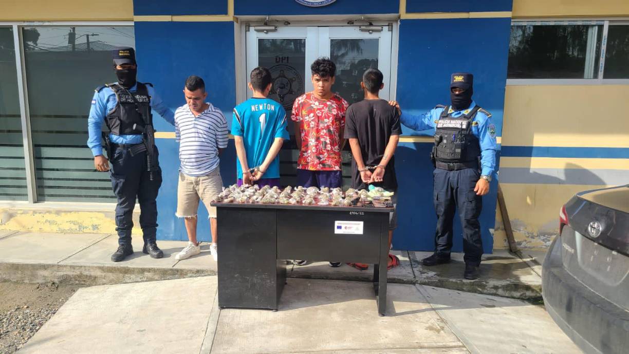 En Choloma, Cortés, se reporta la detención de cuatro personas a quienes se les decomiso marihuana, armas y teléfonos celulares