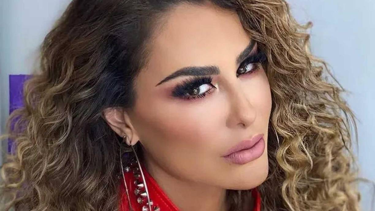 A lo largo de la carrera de Conde se ha consolidado como una de las figuras más bellas y queridas del espectáculo latinoamericano.