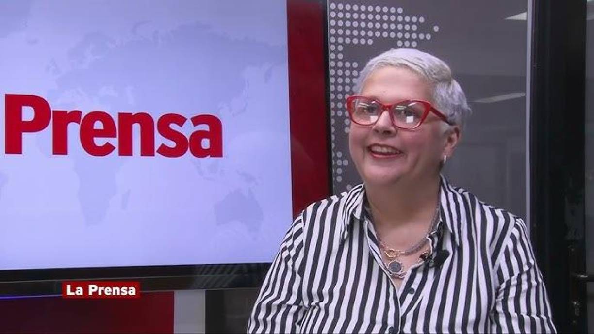 Pamela Letona - Es considerada una pionera de la pintura encáustica y una de las principales figuras del panorama artístico local. Letona estudió Artes Decorativas en la Universidad Católica de Honduras cerca de una década trabajando como diseñadora de interiores. Expuso en América Latina y Centroamérica, así como en EUA y Francia, más una residencia artística en Portugal. 