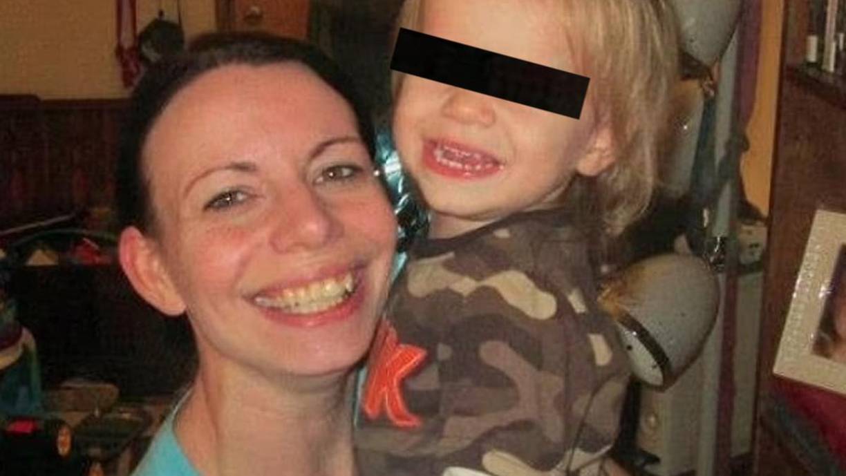 El violento hecho quedó registrado por la cámara de su auto.