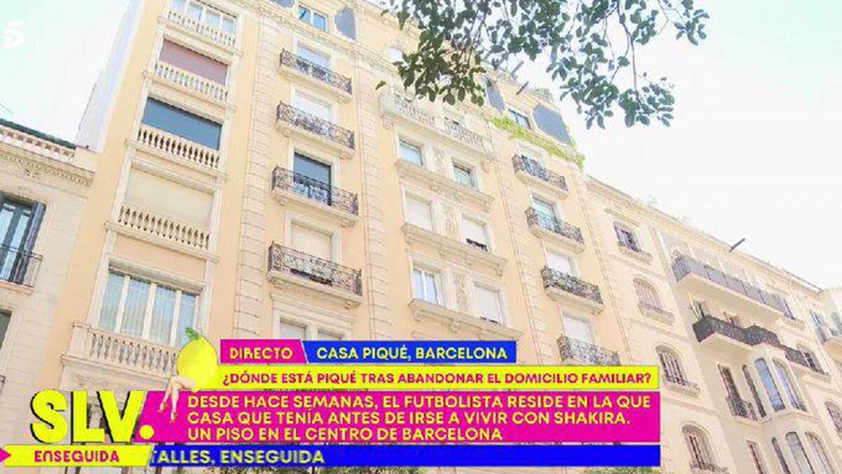 Piqué vive desde hace semanas en una casa de tres plantas en el centro de Barcelona. Este inmueble lo compró hace 10 años, dos después de comenzar su relación con Shakira.