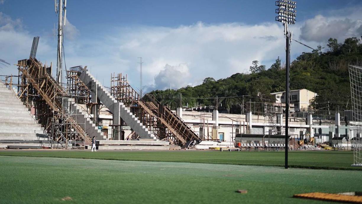 Hasta el martes en horas de la tarde se habían instalado 36 nuevas graderías en el sector de sol del estadio Nacional de Tegucigalpa.