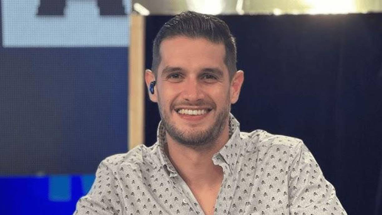 El polémico y famoso <b>Adrián Marcelo</b> sorprendió este jueves a sus millones de seguidores en su cuenta de X, al confirmar que estará presente en la nueva temporada de “<b>La Casa de los Famosos</b>”, transmitida por la cadena de televisión Telemundo. 