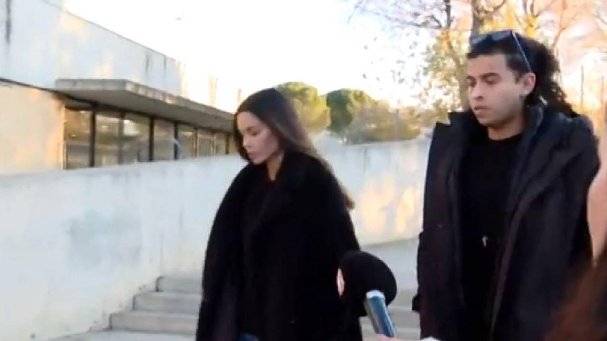 La esposa del jugador del brasileño llegó por la tarde al centro penitenciario de Brians 2 en Barcelona y ha ingresado al módulo trece donde está recluido Alves, con el que ha podido hablar durante algo menos de una hora tal y como estipulan las normas.