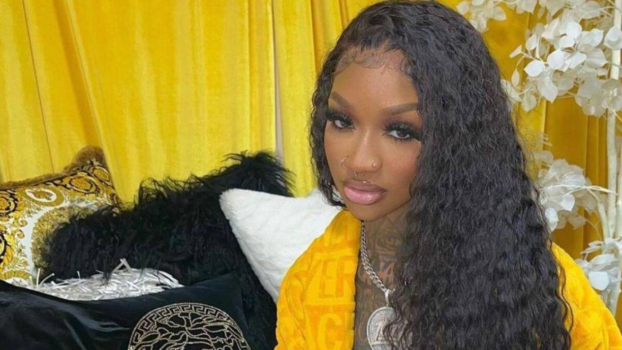 Enchanting, originaria de Texas, Estados Unidos, era una figura conocida en el mundo del rap, con un millón de seguidores en Instagram donde compartía aspectos de su vida y su carrera musical. 