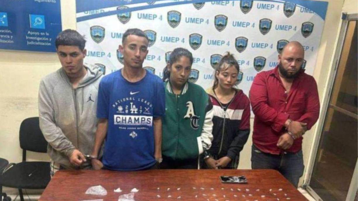 Los otros detenidos son Carlos Humberto Sánchez García, José Arturo Hernández García, Luis Alfredo Izaguirre Chirinos, Elga Dolores Irías Cantillano y Digna Raquel Juárez Salgado. Una persona más también está implicada en el caso.