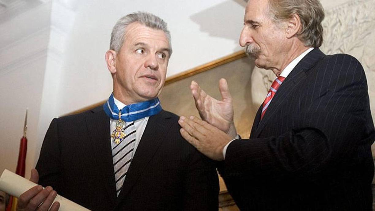 La persona que más admira Javier Aguirre es a su padre, quien emigró de España a México con la firme intención de sacar a su familia adelante. Lo considera su ejemplo.