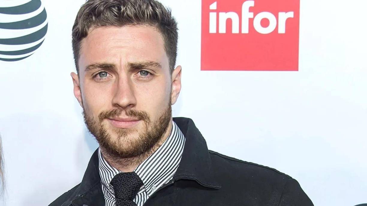 A través de esta técnica, se analizó con precisión cada una de las facciones del actor, desde la simetría de su nariz hasta el espacio entre sus ojos. ¿El resultado? Aaron logró una puntuación casi perfecta del 93.04%, colocándose muy por delante de otras grandes estrellas.