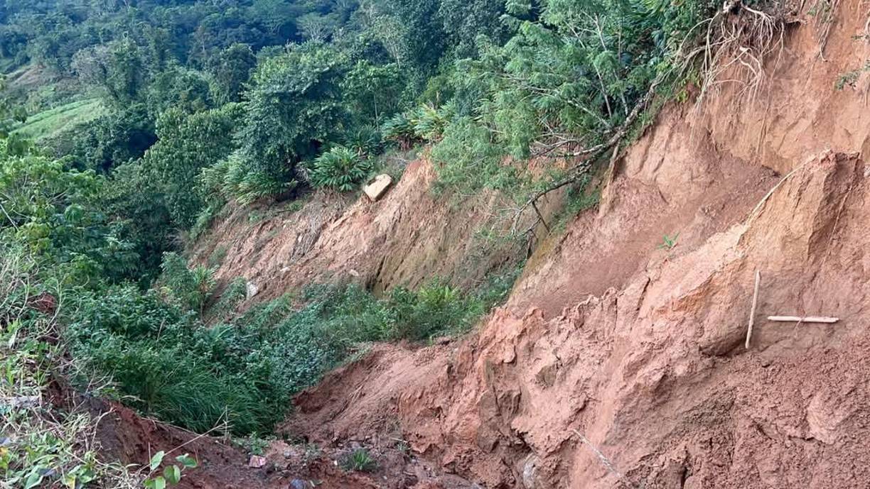 Relató que han hecho la distribución de ayuda humanitaria, entregado raciones de alimentos a 21 comunidades, beneficiando a 931 familias. Aún faltan 98 comunidades por atender.