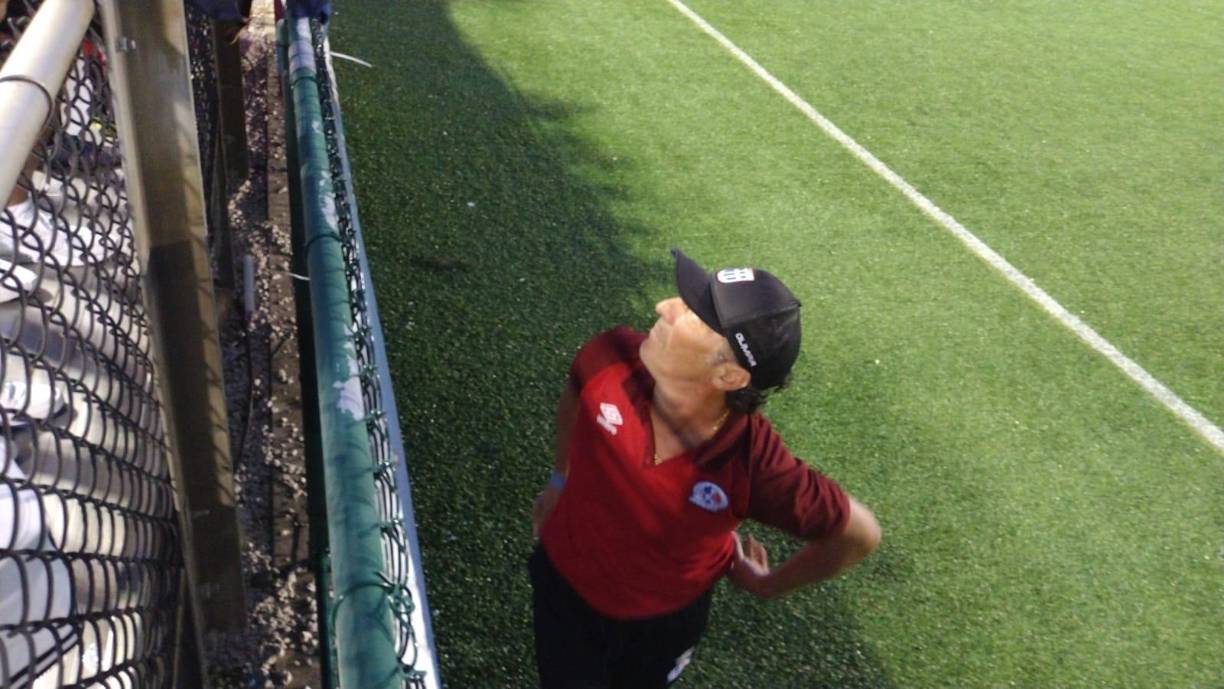 Pedro Troglio estuvo charlando con aficionados olimpistas.