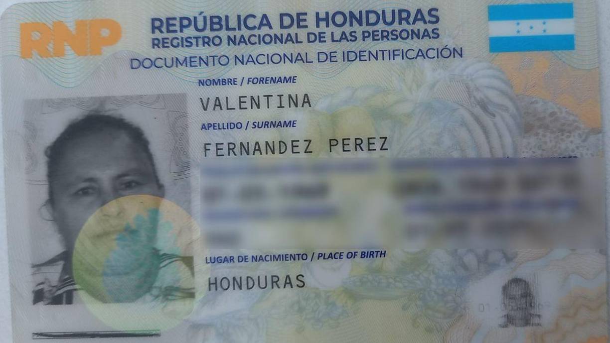 Edgardo cree que la leve llovizna que caía sobre ese sector de Honduras pudo haber provocado que el conductor perdiera el control del vehículo y se volcaran, dejando como resultado daños materiales considerables y lo más importante: arrebatándole a su compañera de vida y de sueños.