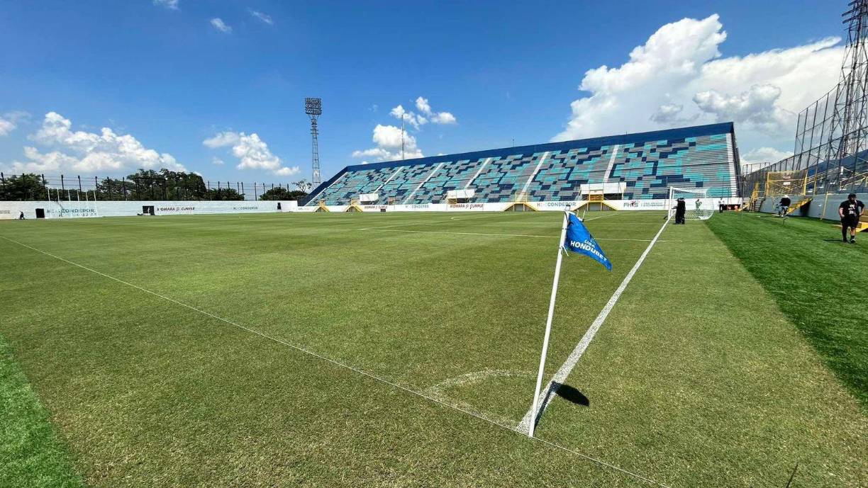 Así luce el Estadio Morazán previo a disputarse el primer partido con su nueva grama. 