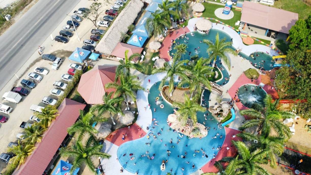 Los turistas se comenzaron a movilizar a diferentes destinos del país desde el pasado sábado, cuando de hecho comenzó el asueto para los empleados del sector público, que regresarán a sus labores el próximo lunes.