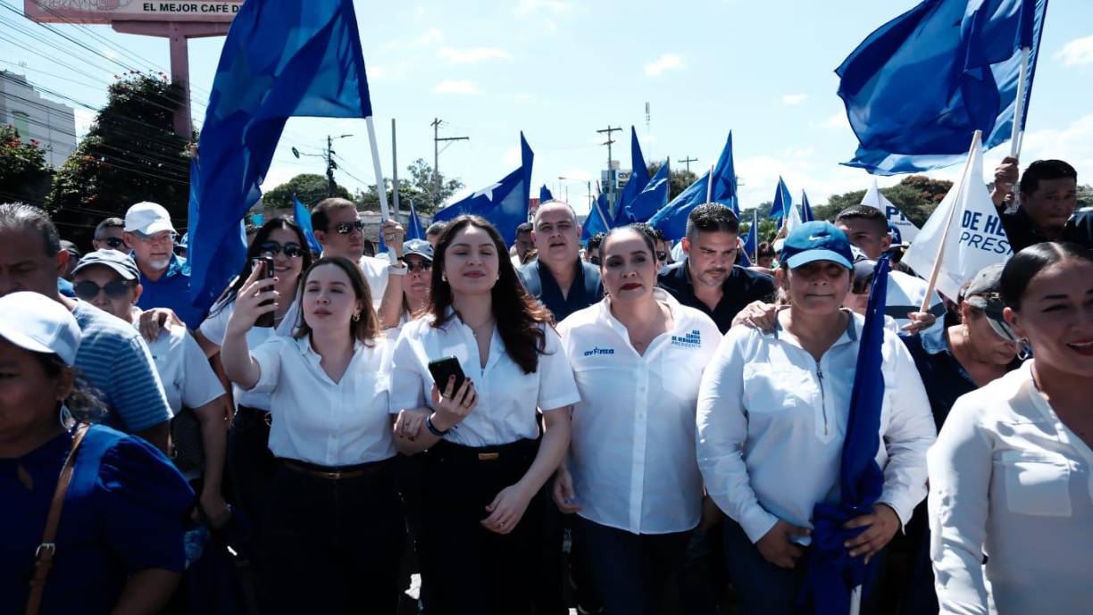 Además, Ana García destacó la importancia de trabajar en conjunto con el sector productivo y agrícola, comprometiéndose a restaurar los apoyos a los campesinos que, asegura, han sido retirados por el actual gobierno. “Vamos a devolver a los campesinos las ayudas que necesitan para que puedan producir más y mejor. Es la única forma de reactivar la economía y fortalecer las comunidades rurales del país”, enfatizó.