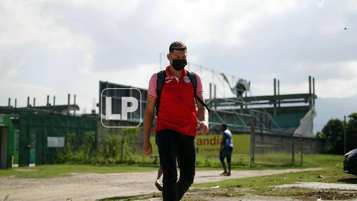 Francisco Martínez debió haberse presentado el jueves, sin embargo, lo hizo hasta este viernes, antes del viaje del equipo a Tegucigalpa donde jugarán el domingo contra el Motagua.