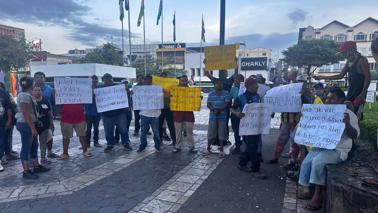 Por su parte, el alcalde Roberto Contreras ha declarado que se mantiene firme y no se volverá a la época de las cavernas porque San Pedro Sula es una ciudad moderna, que incluso aplicará el Plan de Arbitrios.