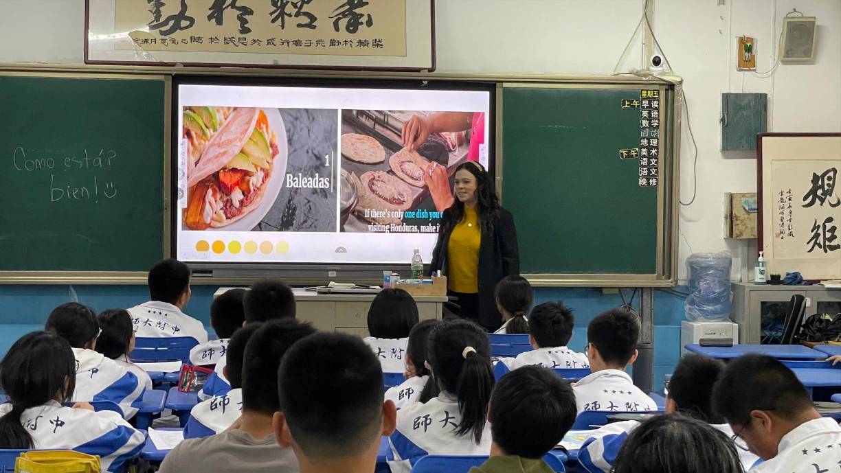Incluso, Jackeline Esther Domínguez en varias de sus clases temáticas de su especialización habló de la gastronomía hondureña a sus compañeros de clases, puso la baleada en el radar de los chinos.