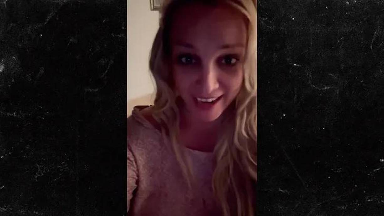 Como si eso no fuera lo suficientemente extraño, Britney habló sobre su cumpleaños, afirmando falsamente que cumplió 42 años cuando en realidad tiene 43, pero esa no fue la peor parte.