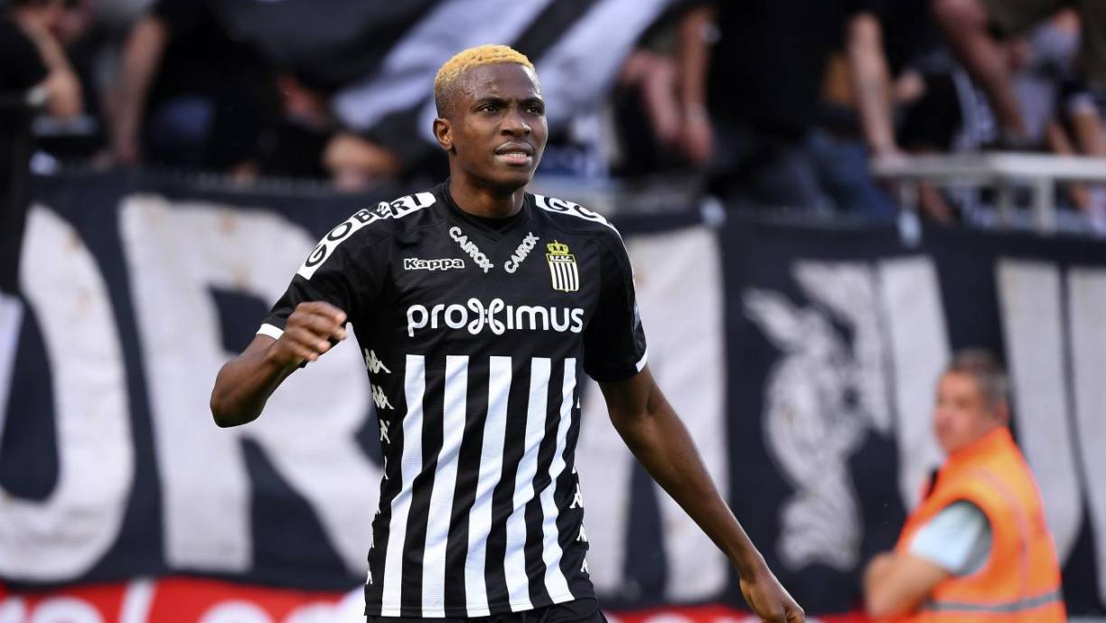 Brujas y Zulte Waregem de Bélgica rechazaron su arribo por esa enfermedad, a diferencia del Charleroi belga, que relanzó su corta carrera: “Fue donde comencé mi verdadera carrera como futbolista. Soy muy agradecido a este club por haber confiado en mí. Realmente yo quería demostrar que muchas personas se habían equivocado”. Victor fue el cuarto máximo goleador de la Liga y llegó a un total de 20 goles en 36 partidos de esa temporada.