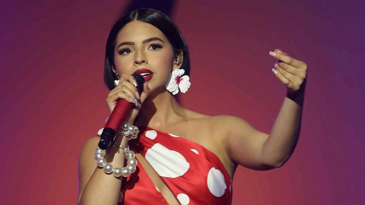 Ángela pronto se presentará en los premios Latin Grammy, que se trasmitirán desde Miami por Univisión este jueves 14 de noviembre. También fue anunciada como la conductora de los Kids’ Choice Awards que entrega Nickelodeon y que se realizarán el próximo martes 19 de noviembre.