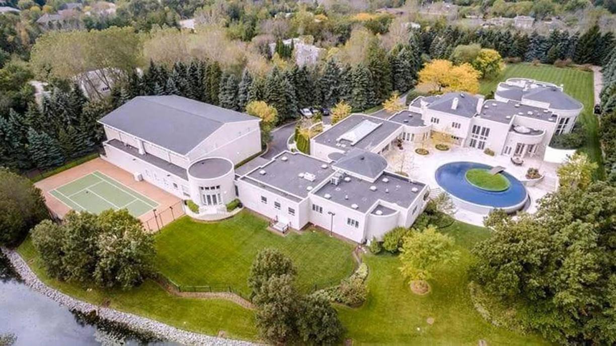 El considerado mejor basquetbolista de la historia construyó esta mansión a puro lujo en Highland Park, un barrio exclusivo a las afueras de Chicago, y no podía vender desde hace 15 años.