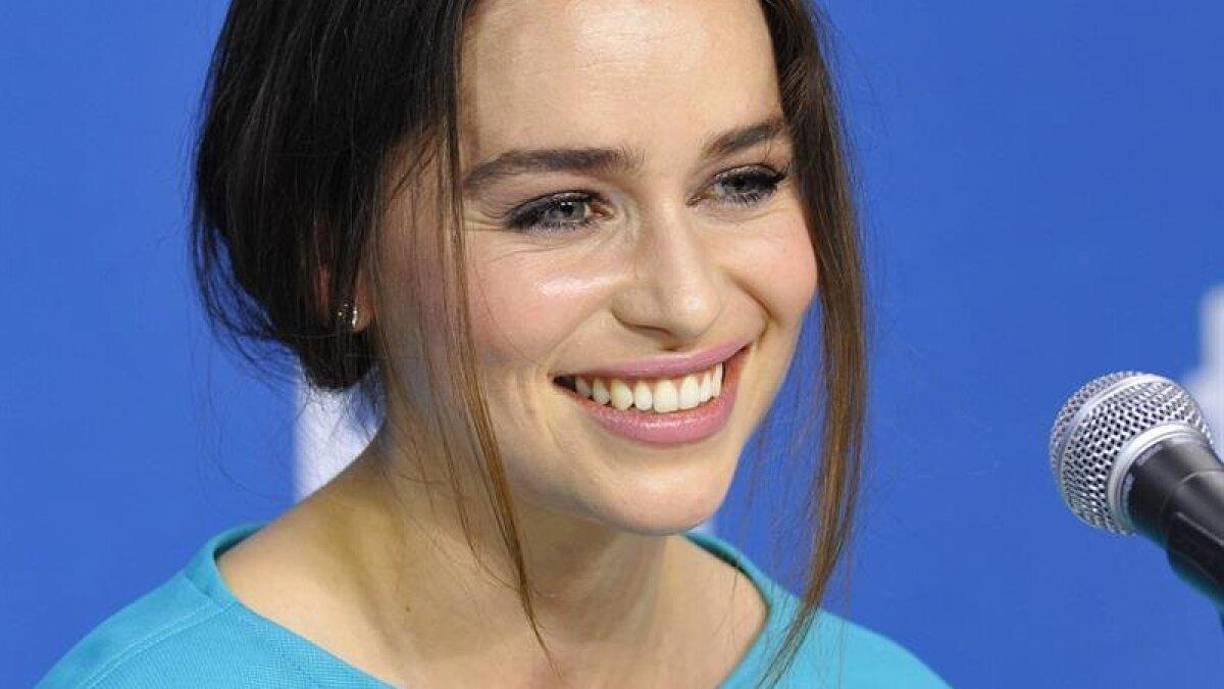 En 2019, durante una entrevista con la revista New Yorker, Clarke explicó que minutos antes de su primer aneurisma comenzó a sentir un fuerte dolor de cabeza mientras se preparaba para hacer ejercicio.