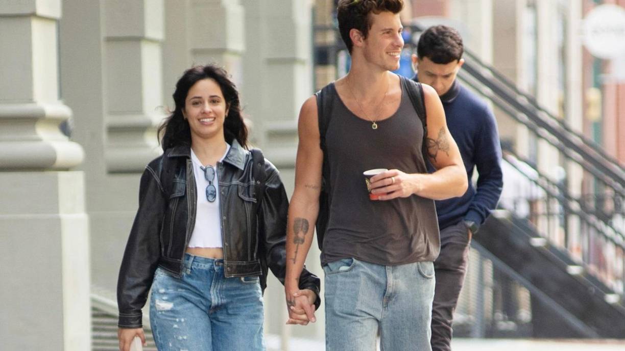 Relación entre Shawn Mendes y Camila Cabello (2019-2021)Shawn Mendes y Camila Cabello comenzaron su relación en 2019, tras el éxito de su colaboración en la canción “Señorita”. La pareja se convirtió rápidamente en una de las favoritas del público, pero su relación terminó en noviembre de 2021.
