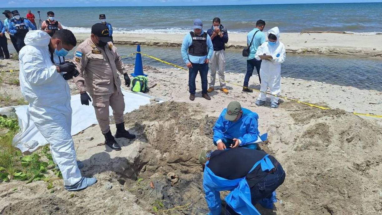 Practicaron otra prueba de ADN de nuevo al cuerpo encontrado en la playa con el de la madre, lo que ha atrasado la identificación del cadáver para su entrega. 