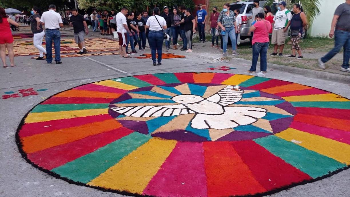 ¡Santo Entierro! En silencio feligresía católica recorre el centro de San Pedro Sula