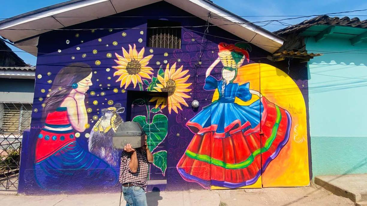  Retratos de ex alcaldes que fallecieron, personajes que marcaron el desarrollo de Dulce Nombre también fueron plasmados en los murales.