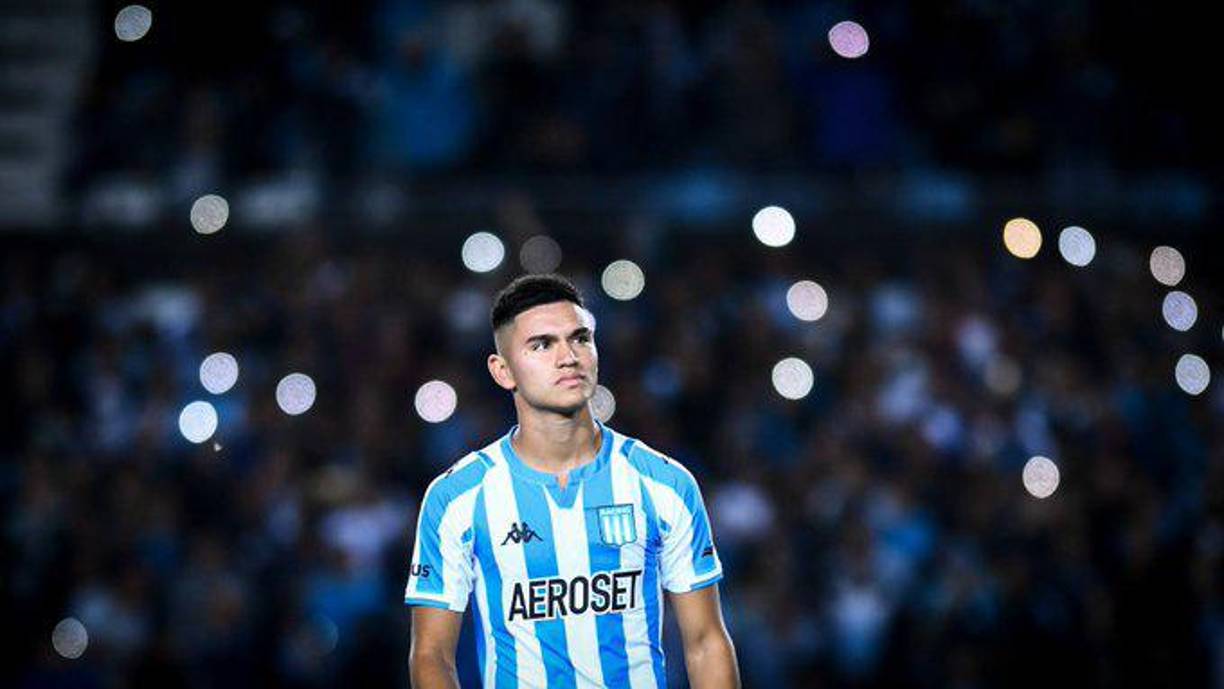 Carlos Álcaraz, una de las ‘joyas’ del Racing argentino, fue transferido al Southampton de la Premier League de Inglaterra.