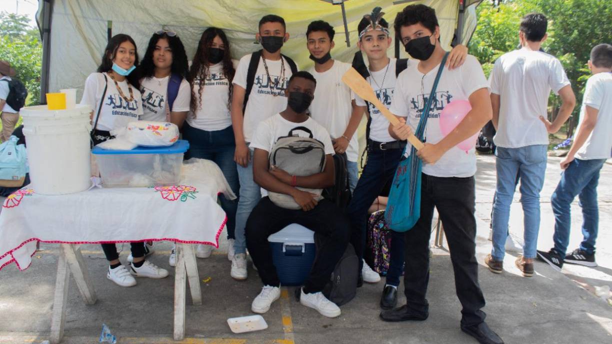 Alumnos de todas las carreras participaron en el evento, en el cual hubo venta de distintos platillos hondureños.