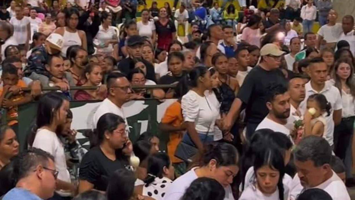 Mientras Sofía era sepultada, las autoridades buscan a otras dos niñas, de 10 y 12 años, que están desaparecidas desde hace varios días en Antioquia.