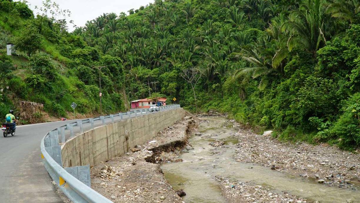 Lourdes Santos, residente en la comunidad de La Coroza, Villanueva, Cortés, dice tener miedo cada vez que hay una tormenta por la quebrada. 