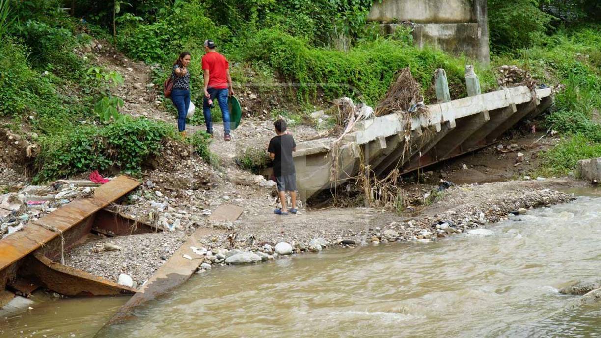 “Cuando llueve fuerte no dormimos, tenemos miedo”: vecina del valle de Sula vive en zozobra por los bordos