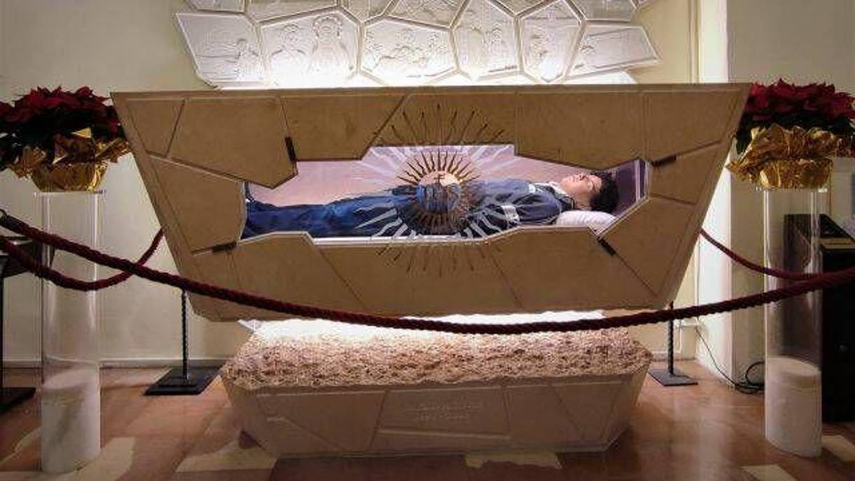 Uno de los milagros para su canonización está relacionado con una mujer de Costa Rica, que en julio de 2022 peregrinó a la tumba de Acutis, en Asís, para rezar por la curación de su hija, que había sufrido un grave traumatismo craneal tras caerse de su bicicleta.