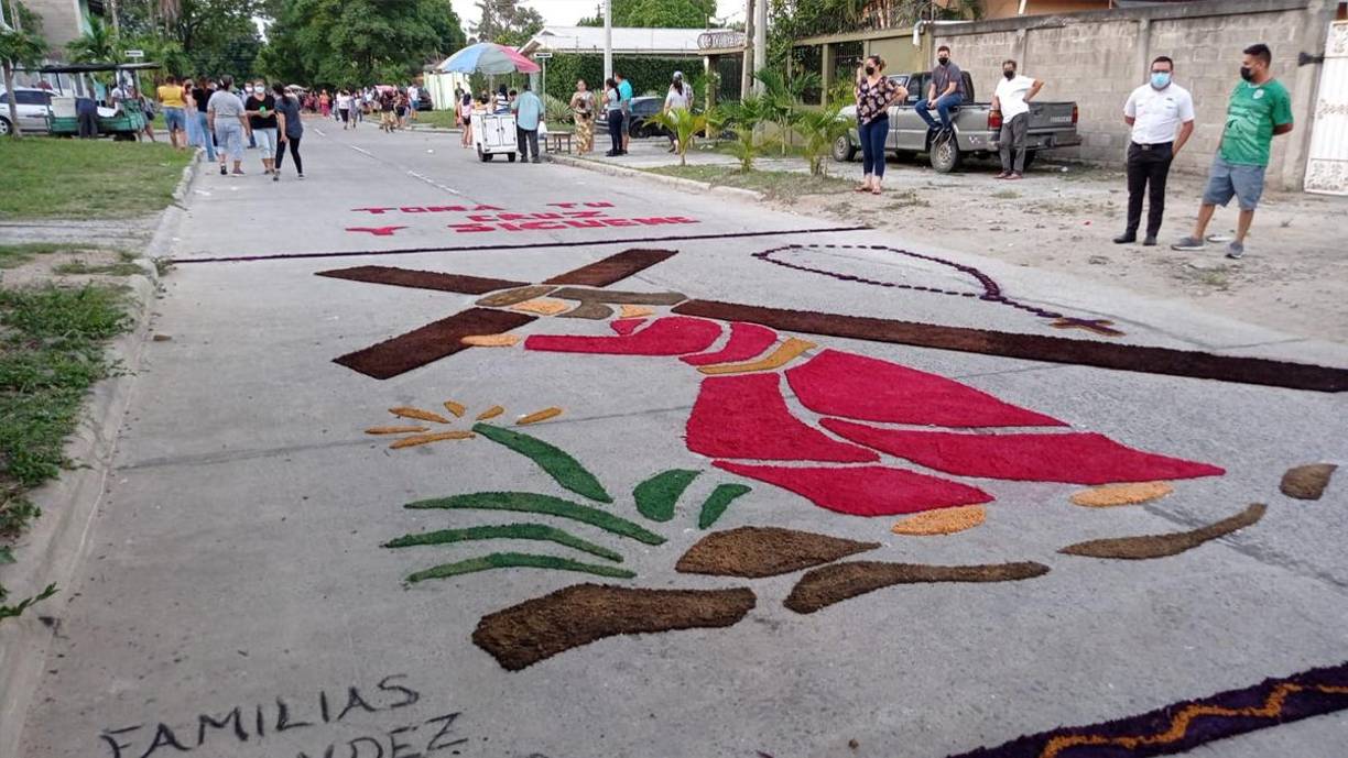 ¡Santo Entierro! En silencio feligresía católica recorre el centro de San Pedro Sula