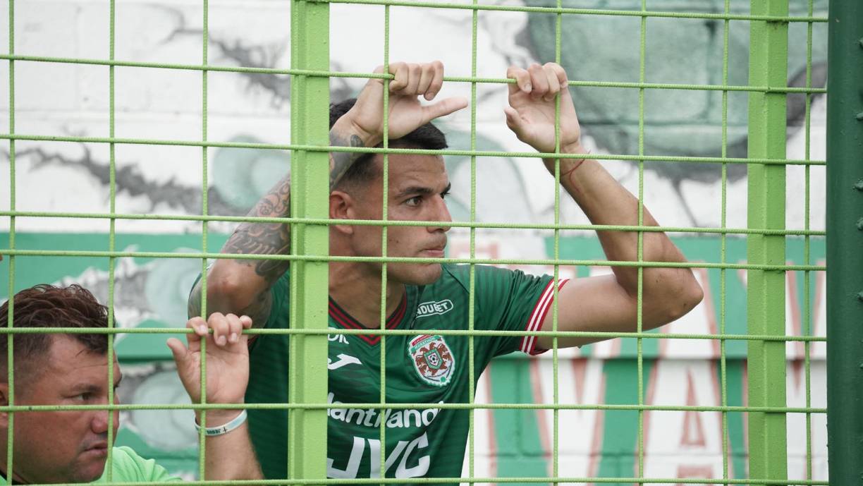 El futbolista argentino desde las graderías tras su expulsión ante UPNFM.