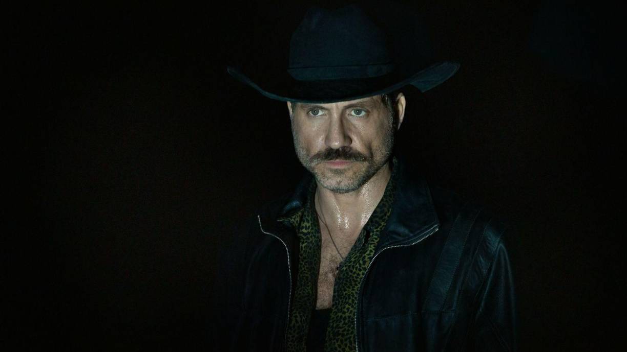 A pesar de su éxito internacional, “Emilia Pérez” ha enfrentado un rechazo significativo en México. Las críticas sobre la representación cultural, la dirección y el casting han sido factores clave en la desaprobación de la audiencia mexicana. 