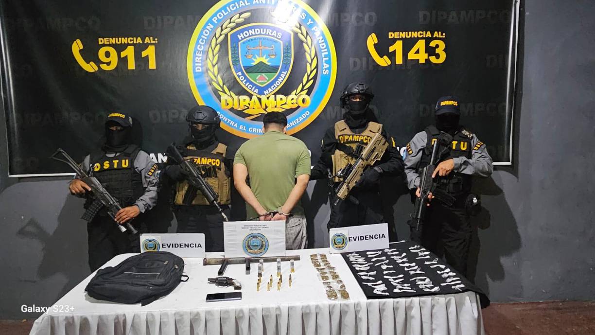 Cuenta con un amplio récord delictivo. Fue capturado en varias ocasiones. Detenido por robo en colonia La Sabana, San Pedro Sula, Cortés en fecha 06/06/2012.