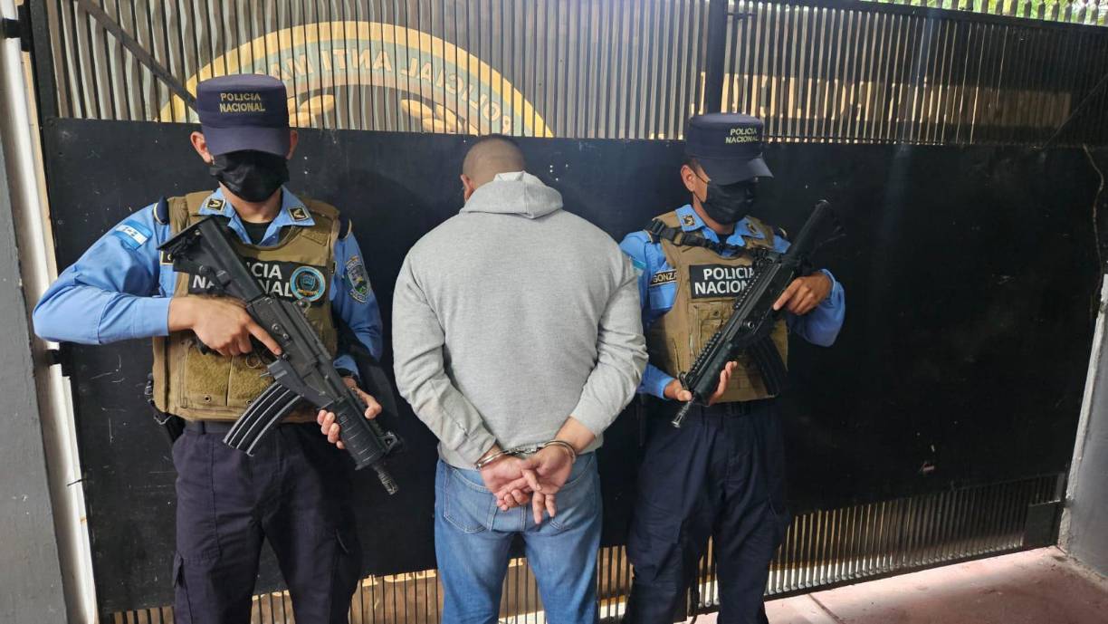 Durante el operativo, las autoridades incautaron elementos de prueba que vinculan a los detenidos con el delito de extorsión.