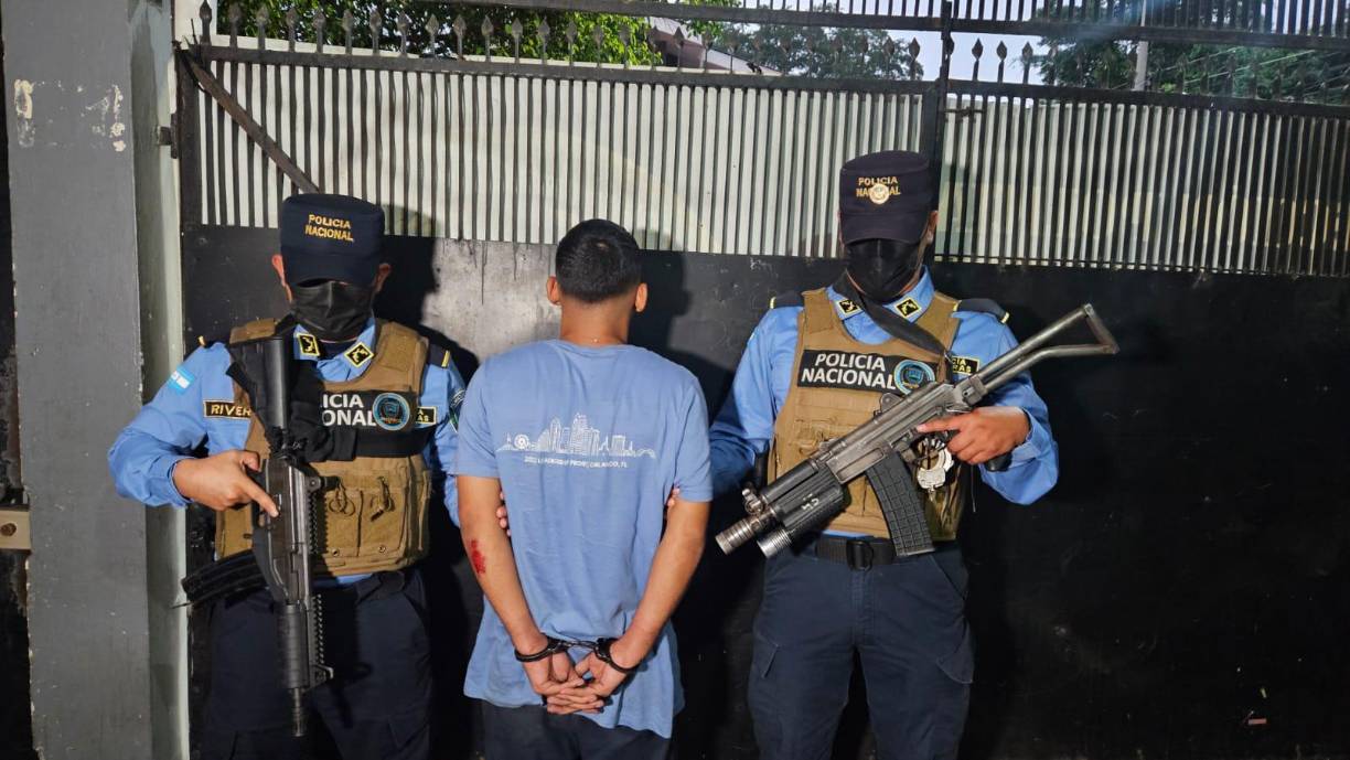 Alias “Lala” ha sido detenido en al menos cinco ocasiones anteriores: Por la Policía Militar, el 27 de agosto de 2018, en la colonia Lomas del Carmen, por los delitos de atentado, portación ilegal de armas de fuego, robo agravado y asociación ilícita.