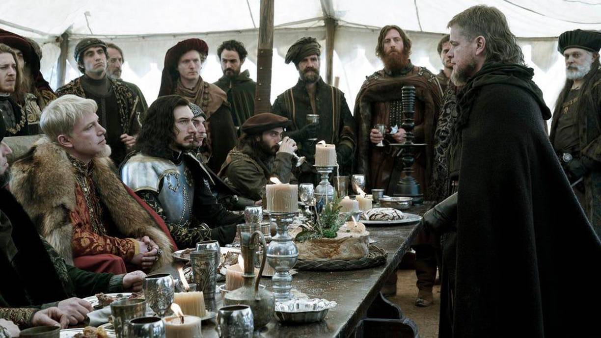 <b>“THE LAST DUEL”</b><b></b>Affleck y Damon escribieron y protagonizaron esta película de Ridley Scott que se basa en un caso real, y que no tuvo el éxito que se esperaba. Esta es la historia de una mujer que acusa a un hombre de abusar de ella, así que, para resolver el caso, su esposo y el acusado deben pelear en un duelo hasta la muerte donde se va a decidir quién dice la verdad. 