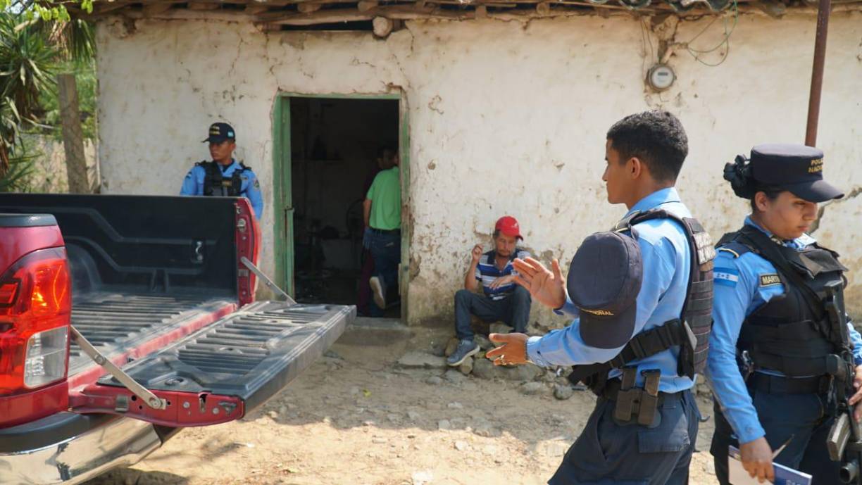 Vecinos dijeron que oyeron los disparos, pero pensaron que eran petardos. Familiares y pobladores de San Marcos exigen a los cuerpos policiales que investiguen y den con los homicidas para que el crimen no quede impune.