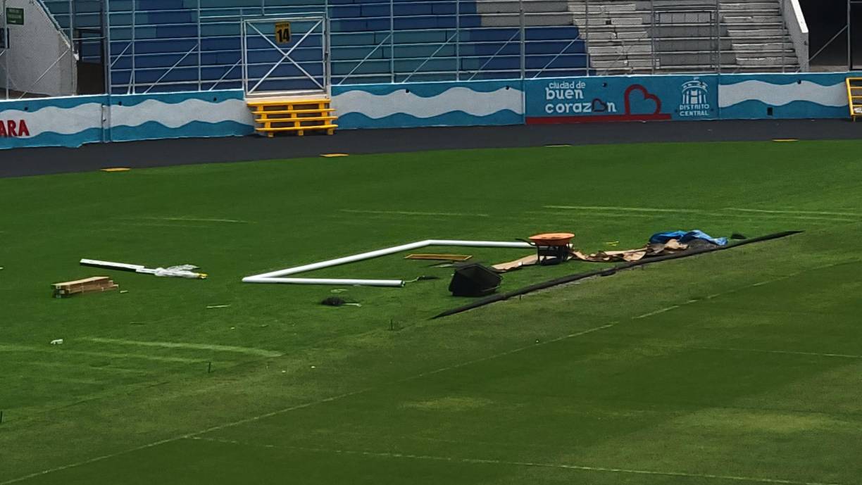 Además, ambas porterías se instalaron este viernes. Los detalles son menores y todo está listo para el domingo.